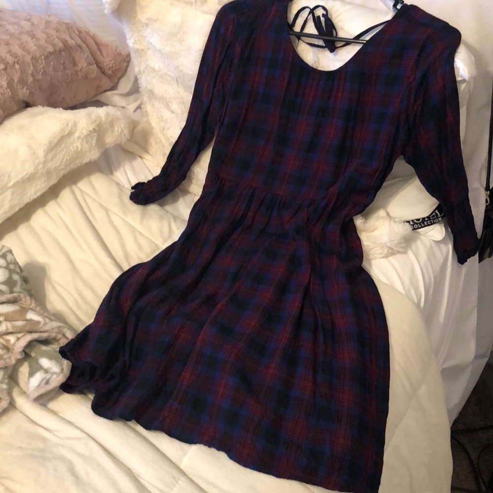 Plaid dress, mid sleeves (navy blue, red, black)